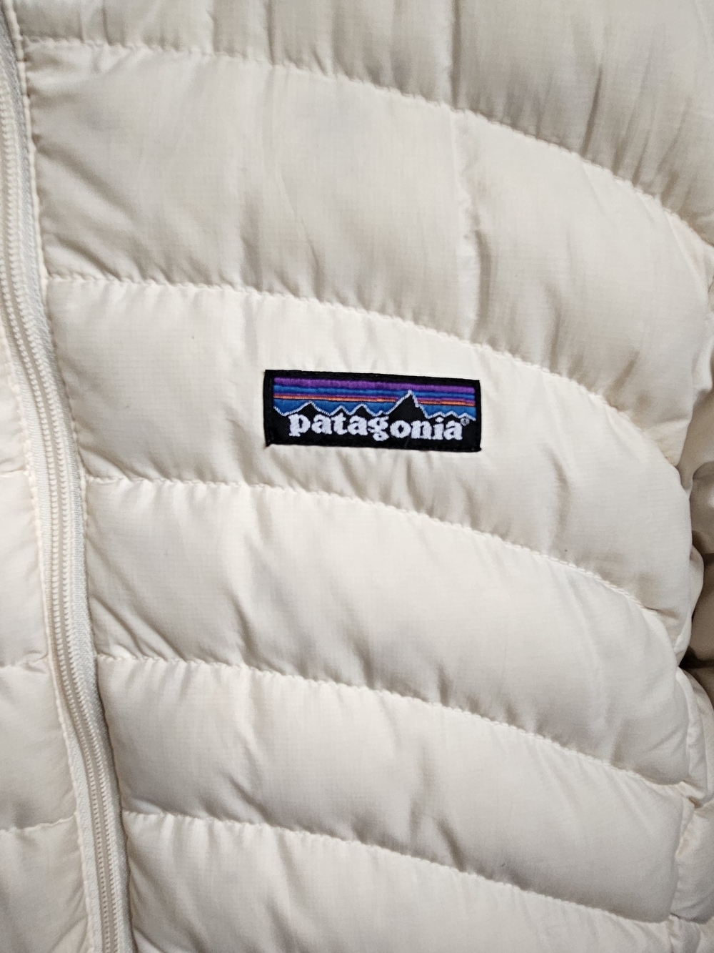 Patagonia Women's Down Puffer Jacket - Picture 3 of 10